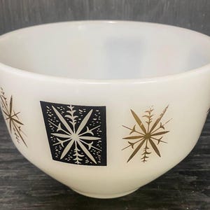 Federal Glass 1950s Atomic Age Starburst 6.5 Inch Mixing Bowl