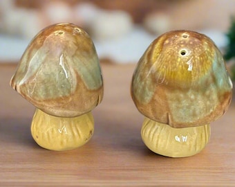 Made in Japan Mushroom Salt and Pepper Shakers