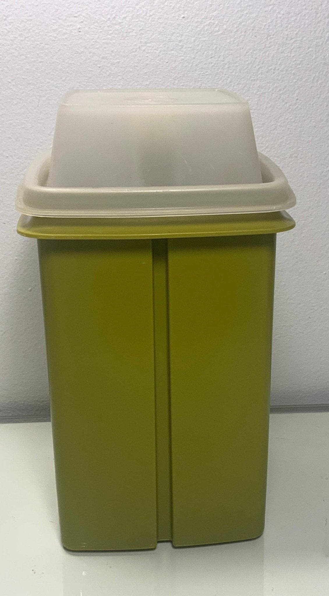 DIFFERENTS POTS CORNICHONS TUPPERWARE Riedheim 67330 Arts de la table
