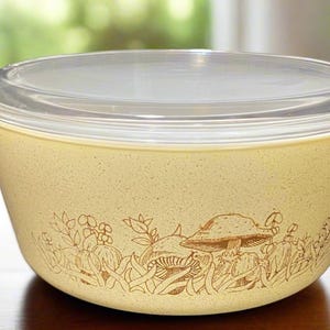 Pyrex Forest Fancies Mushroom 2.5 Quart Casserole Dish