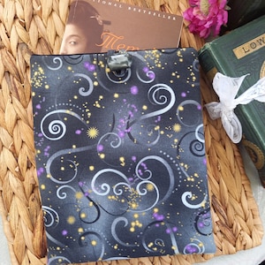 Cosmic Book Sleeve, Gepolstertes Buch Cosy, Kindle Schutzhülle