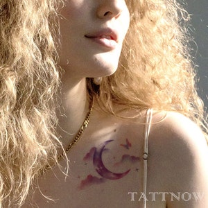 紫色の月の蝶の一時的なタトゥー | 女性用タトゥーステッカー | タトゥーデザイン | 7.0 cm×3.8 cm | 2.8×1.5 インチ