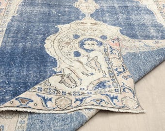 Distressed faded blue Turkish area rug 5x7 ft | aged medallion wool | vintage bohemian living room bedroom decor
