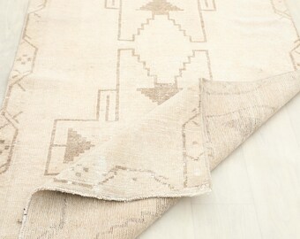 Tappeto passatoia turco vintage extra lungo 3 x 13 piedi, tappeto in lana beige neutro, tappeto anatolico di metà secolo 4413, decorazione per pavimento di corridoio e ingresso in stile boho