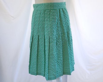 1970s/80s Green and White Houndstooth Pleated Skirt by Claude Size Small