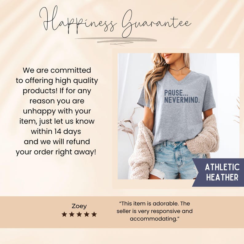 K&ouml;nnte beinhalten: Ein meliertes graues V-Ausschnitt-T-Shirt mit dem Text "PAUSE... NEVERMIND" wird gezeigt. Das Shirt wird mit Jeansshorts und einer beigen Strickjacke kombiniert. Der Text "ATHLETIC HEATHER" ist unten rechts aufgedruckt.