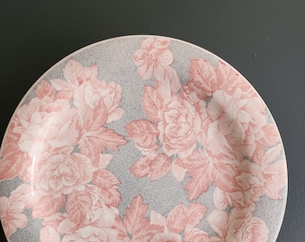 Glazed ceramic serving/dessert/cake dish with floral decoration in gray and pink tones