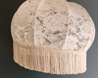 Boho pendant light in lace and vintage ecru/white fringes