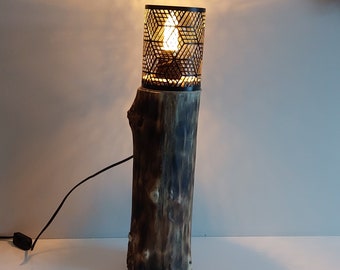 Lampe - Luminaire - Lampe en bois flotté - Lampe à poser - Grille Fer forgé - Upcycling - Recyclage- Design et Tendance