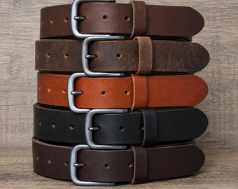 Riem van volnerfleer, gemaakt in Dorset, 35 mm breed (1,25 inch) in zwart, bruin en beige. Zachte vintage of antieke bruine kleur. Een perfect cadeau voor hem, voor een verjaardag of jubileum.