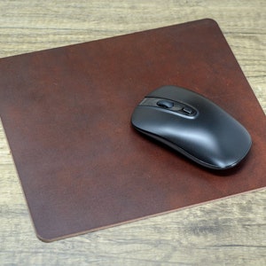 Mausmatte aus Vollleder in Antik Braun Made in England von Ashford Ridge