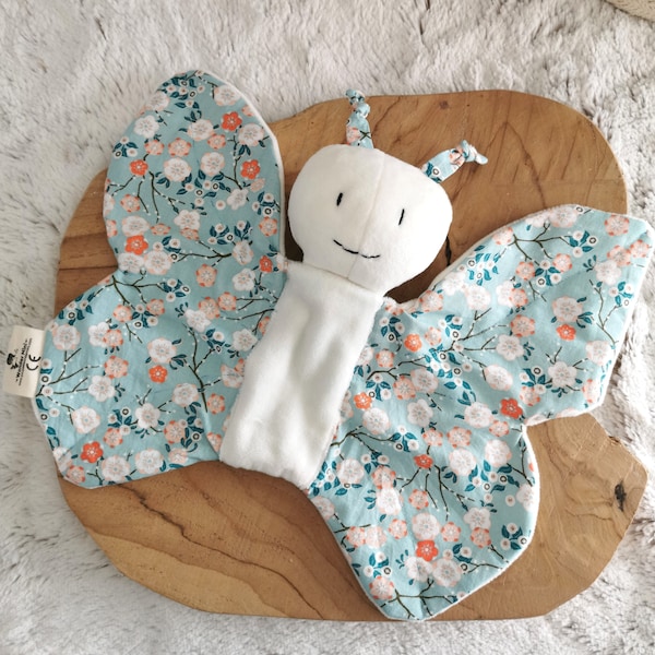 Doudou lange papillon fleurs bleus doudou original peluche papillon cadeau naissance doudou unique fait main doudou CE doudou plat