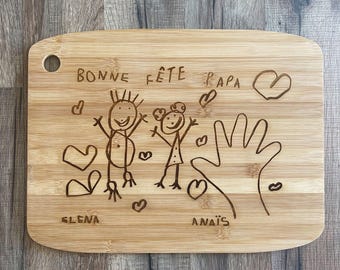 Planche à découper personnalisée avec un dessin d'enfant