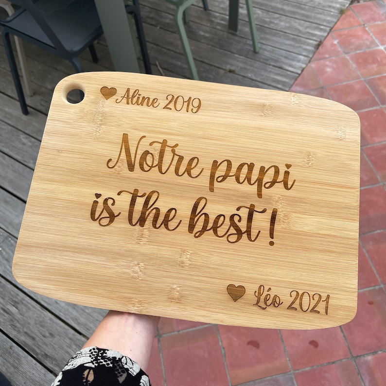 Planche à Découper ou Apéro Personnalisable en Bois de Bambou Le Cadeau Idéal pour Papi ou Grand-Père image 4