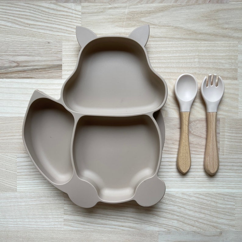 Personalized baby child's plate cutlery in wood and silicone in the shape of a fox or squirrel ideal child's gift birth gift Beige