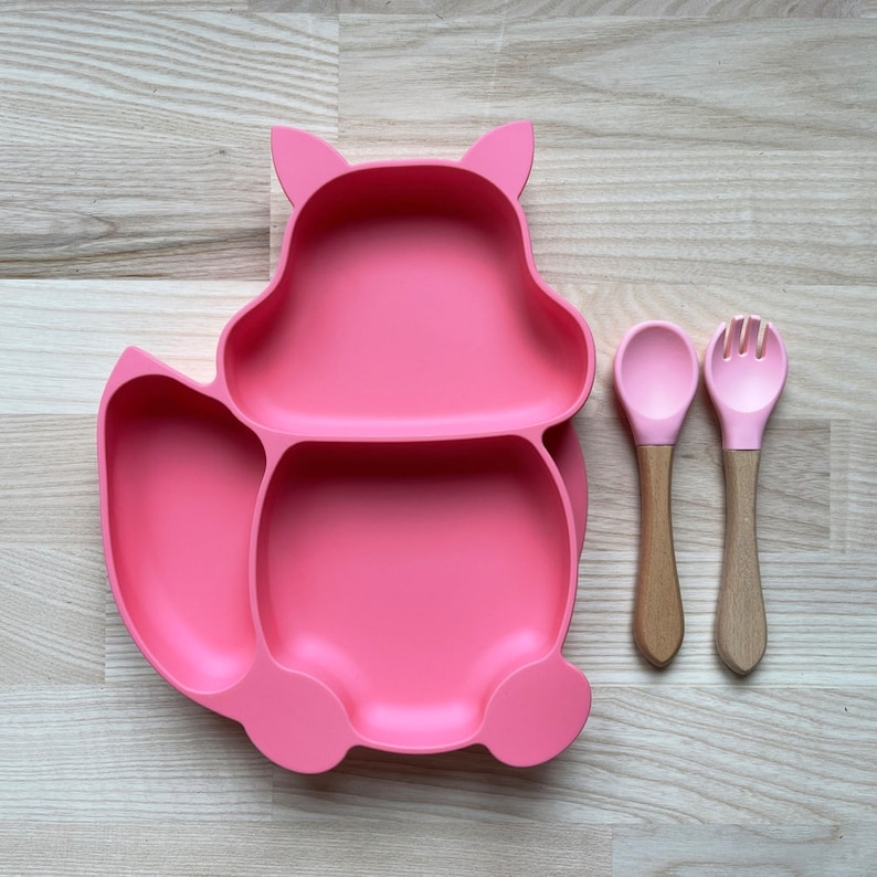 Personalized baby child's plate cutlery in wood and silicone in the shape of a fox or squirrel ideal child's gift birth gift Rose pink