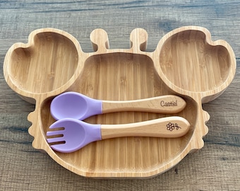 Assiette crabe en bambou et couverts gravés en bois et silicone, idée cadeau de naissance, baptême, premier anniversaire