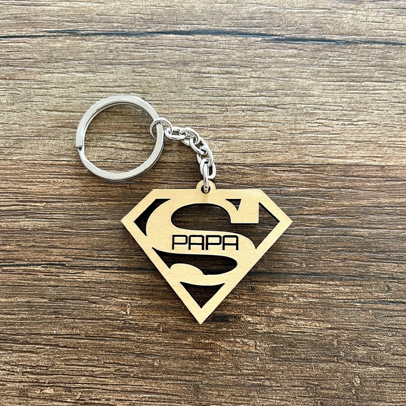 Holz-Schlüsselanhänger Super Dad originelles und authentisches Geschenk zum Vatertag Bild 4