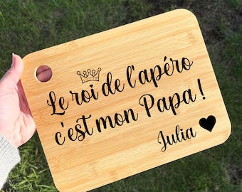 Planche en Bambou Personnalisée pour Papa - Le Cadeau Parfait pour la Fête des Pères, Parce qu'il Est le Roi de l'Apéro !