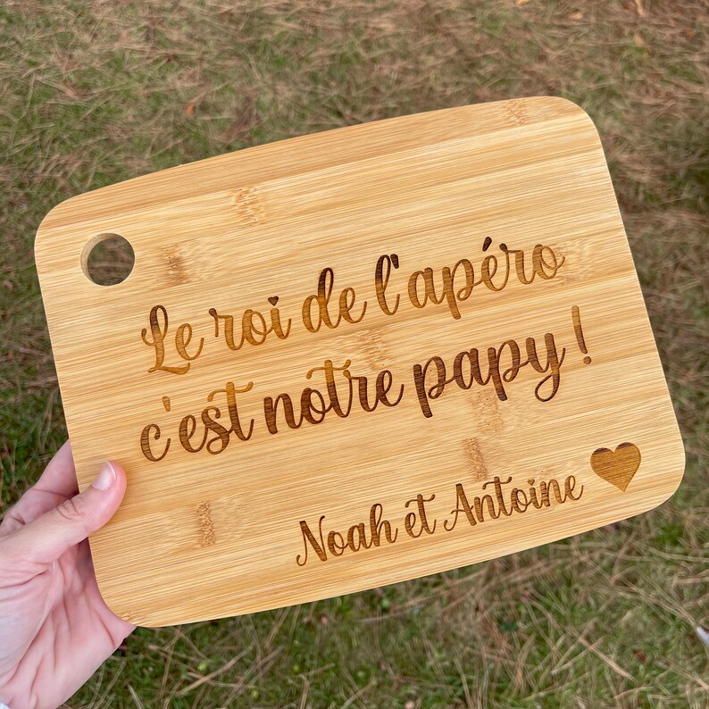 Planche à Découper ou Apéro Personnalisable en Bois de Bambou Le Cadeau Idéal pour Papi ou Grand-Père image 5