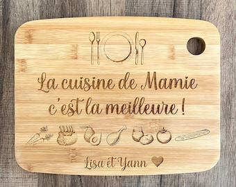 Cadeau mamie, grand-mère ou maman, planche à découper ou apéro en bambou personnalisée