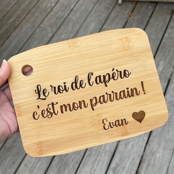 Planche à découper en bambou personnalisée, cadeau parrain, fête des pères, des mères, noël, planche apéro originale