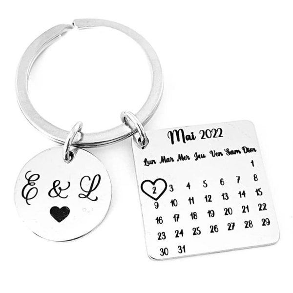 Porte-clés Calendrier de Rencontre en Inox Miroir - Un Cadeau Spécial pour la Saint-Valentin ou un Anniversaire