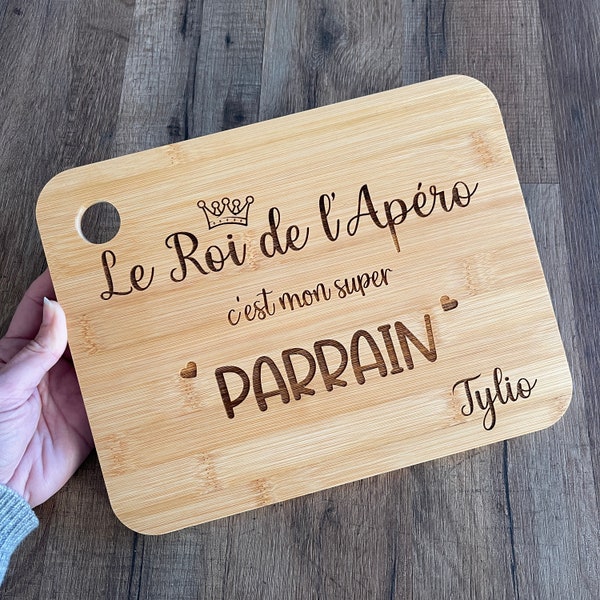 Cadeau parrain, planche apéro personnalisée pour parrain, planche à découper gravée