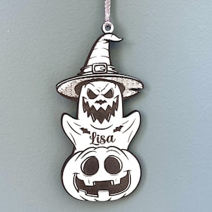 Décoration en bois personnalisée pour Halloween avec prénom fantôme avec chapeau