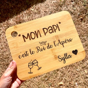 Planche à Découper ou Apéro Personnalisable en Bois de Bambou Le Cadeau Idéal pour Papi ou Grand-Père image 1