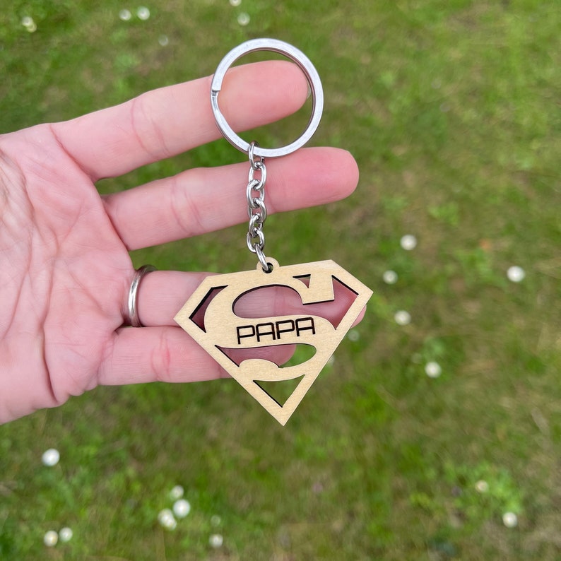 Holz-Schlüsselanhänger Super Dad originelles und authentisches Geschenk zum Vatertag Bild 2