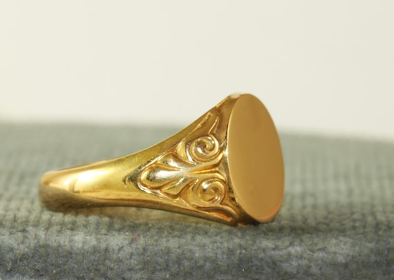 1915 18K Solid Signet Ring - image 1