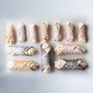 Mixed Cannoli Kit - Carlo&#39;s Bakery