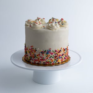 Vanilla Confetti Cake - Carlo's Bakery - 6"