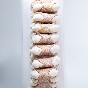 Mini Cannoli Kit - Carlo&#39;s Bakery