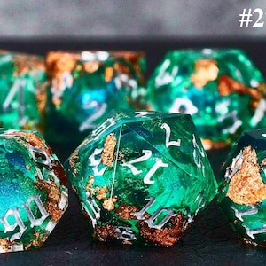 Juego de dados de núcleo líquido de cielo estrellado oscuro gótico para juegos de magia, magnífico juego de dados de mazmorras y dragones para regalos de D&D, dados negros, tirando bien Dice style #27