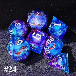 Juego de dados de núcleo líquido de cielo estrellado oscuro gótico para juegos de magia, magnífico juego de dados de mazmorras y dragones para regalos de D&D, dados negros, tirando bien Dice style #24