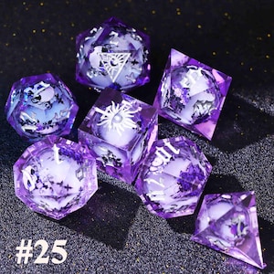 Juego de dados de núcleo líquido de cielo estrellado oscuro gótico para juegos de magia, magnífico juego de dados de mazmorras y dragones para regalos de D&D, dados negros, tirando bien Dice style #25