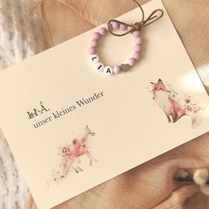 Babyarmband Geburt Geschenk Baby Geschenkset mit Postkarte personalisiert Namensarmband Kinder Mädchen Junge Geburtskette