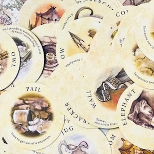 Lettura della fortuna con 6 carte sulle foglie di tè con messaggio dell'oracolo e mese