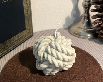 Rope knot candle