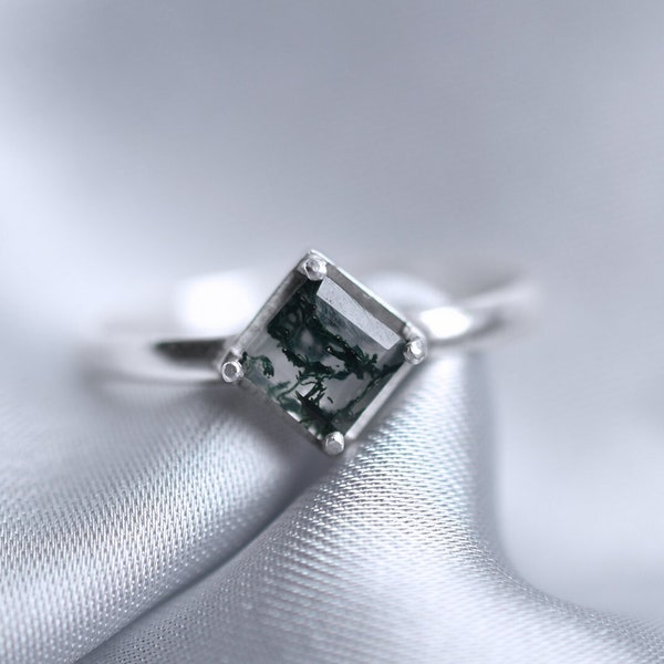 Silver ring with a moss agate gemstone / engagement ring