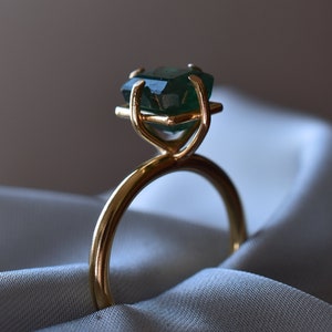Antique engagement ring - 750 gold - emerald ring