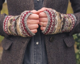 Chauffe-poignets en jacquard gris et marron tricotés à la main fabriqués à la main au Népal