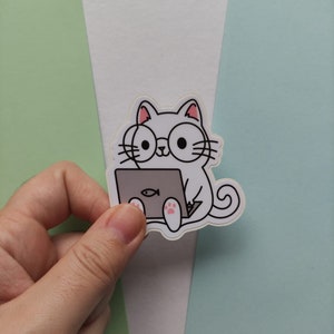 Lindo gato con pegatina de vinilo para computadora portátil Sticky Society Papelería