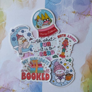 Tout ce que je veux pour Noël, ce sont des livres Livres d’hiver Joyeux Bookmas Bookish Booklover Bookworm Vinyl Stickers Holographic Sticky Society Papeterie