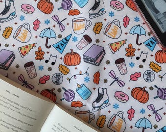 Funda para Kindle «Club de Lectura» | Inspirada en Gilmore Girls: Café y Libros | Estética otoñal para amantes de la lectura | Funda acolchada suave para lectores