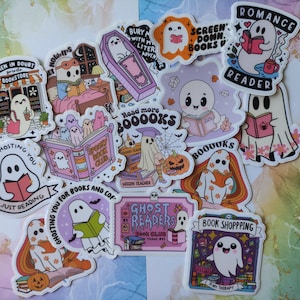 Fantasmi che leggono libri di Halloween Leggi adesivi in vinile libreschi Cancelleria olografica della Sticky Society