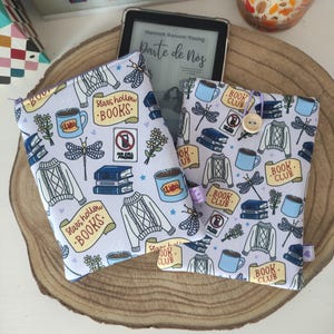 Cozy Book Club Sleeve | Gilmore Girls Inspired Coffee & Books Kindle Cover | Bookish Girl Fall Aesthetic | Soft Padded Sleeve for Readers