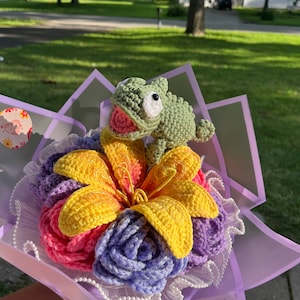 Ramo de flores de crochet inspirado en Enredados con Pascal
